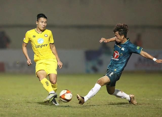 Cách chơi bóng thực dụng của HAGL (phải) đang bị bắt bài Cách chơi bóng thực dụng của HAGL (phải) đang bị bắt bài