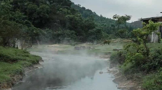 Nếu bạn đang tìm kiếm một trải nghiệm nghỉ dưỡng yên bình và hoang sơ, suối nước nóng Đắk Nông tại Tây Nguyên sẽ là lựa chọn lý tưởng. (Ảnh: CTV/Vietnam+) Nếu bạn đang tìm kiếm một trải nghiệm nghỉ dưỡng yên bình và hoang sơ, suối nước nóng Đắk Nông tại Tây Nguyên sẽ là lựa chọn lý tưởng. (Ảnh: CTV/Vietnam+)