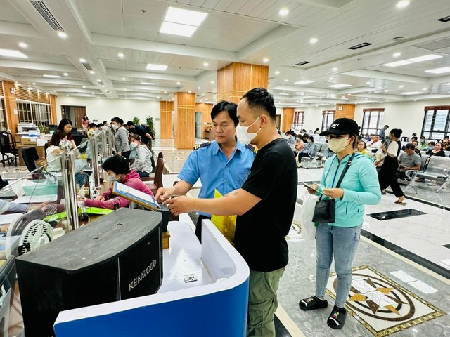 Người lao động đăng ký làm thủ tục tại BHXH TP HCM Người lao động đăng ký làm thủ tục tại BHXH TP HCM