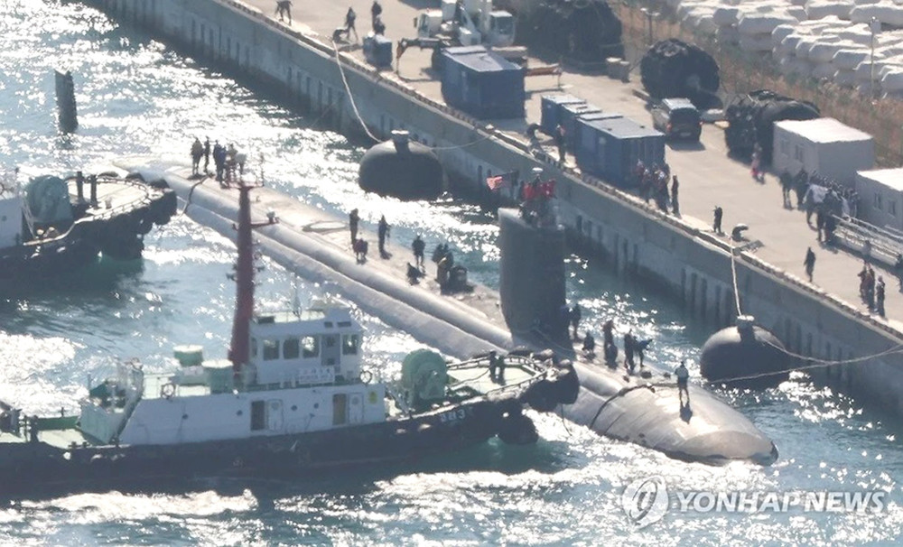 Tàu ngầm hạt nhân tấn công nhanh USS Alexandria của Mỹ tại cảng Busan (Hàn Quốc) ngày 10-2. Ảnh: YONHAP tau-ngam-hat-nhan-tan-cong-nhanh-uss-alexandria-cua-my-tai-cang-busan-han-quoc-ngay-10-2-anh-yonhap.jpg