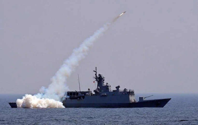 Tàu sân bay chạy bằng năng lượng hạt nhân USS Carl Vinson rời căn cứ hải quân ở Busan, Hàn Quốc ngày 7-3 để tham gia cuộc tập trận chung Hàn Quốc-Mỹ. Ảnh: Yonhap/TTXVN trieu-tien.jpg