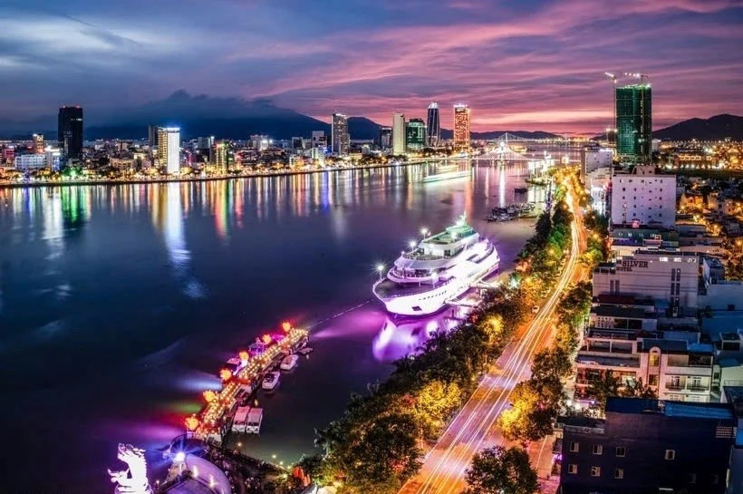 Bức ảnh Đà Nẵng về đêm của nhiếp ảnh gia Trần Tuấn Việt được Bộ Văn hóa, Thể thao và Du Lịch trưng bày trong khuôn khổ chương trình xúc tiến quảng bá hình ảnh Việt Nam tại Mỹ, năm 2024. untitled-7440.jpg