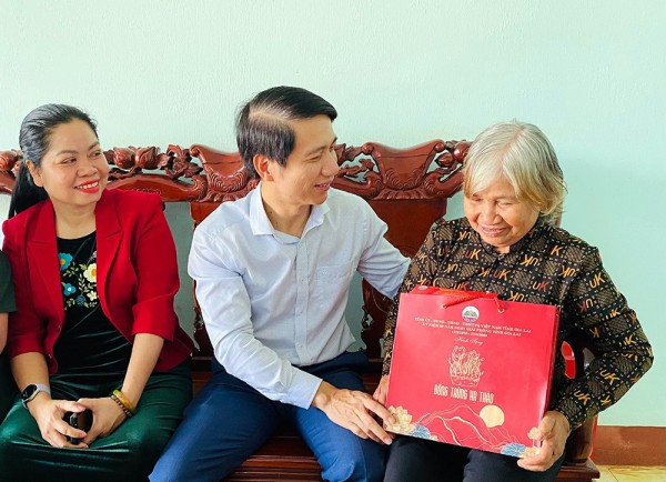 Ngày 6/3/2025, đồng chí Nguyễn Ngọc Lương, Phó Bí thư Tỉnh ủy Gia Lai đến thăm, tặng quà Anh hùng lực lượng vũ trang Kpă Ó. Ngày 6/3/2025, đồng chí Nguyễn Ngọc Lương, Phó Bí thư Tỉnh ủy Gia Lai đến thăm, tặng quà Anh hùng lực lượng vũ trang Kpă Ó.