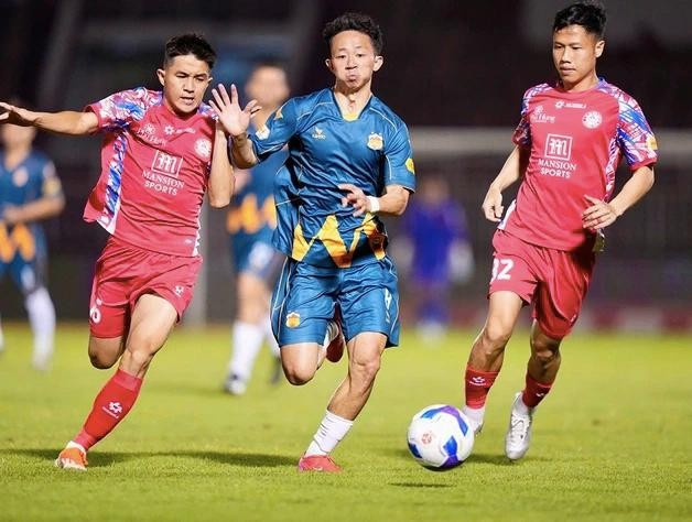 Châu Ngọc Quang đôi lúc phải làm thay nhiệm vụ của các ngoại binh ở HAGL Châu Ngọc Quang đôi lúc phải làm thay nhiệm vụ của các ngoại binh ở HAGL