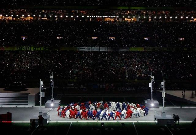 Chương trình biểu diễn giữa giờ ở trận Super Bowl năm nay diễn ra ngày 10.2 vừa qua Chương trình biểu diễn giữa giờ ở trận Super Bowl năm nay diễn ra ngày 10.2 vừa qua