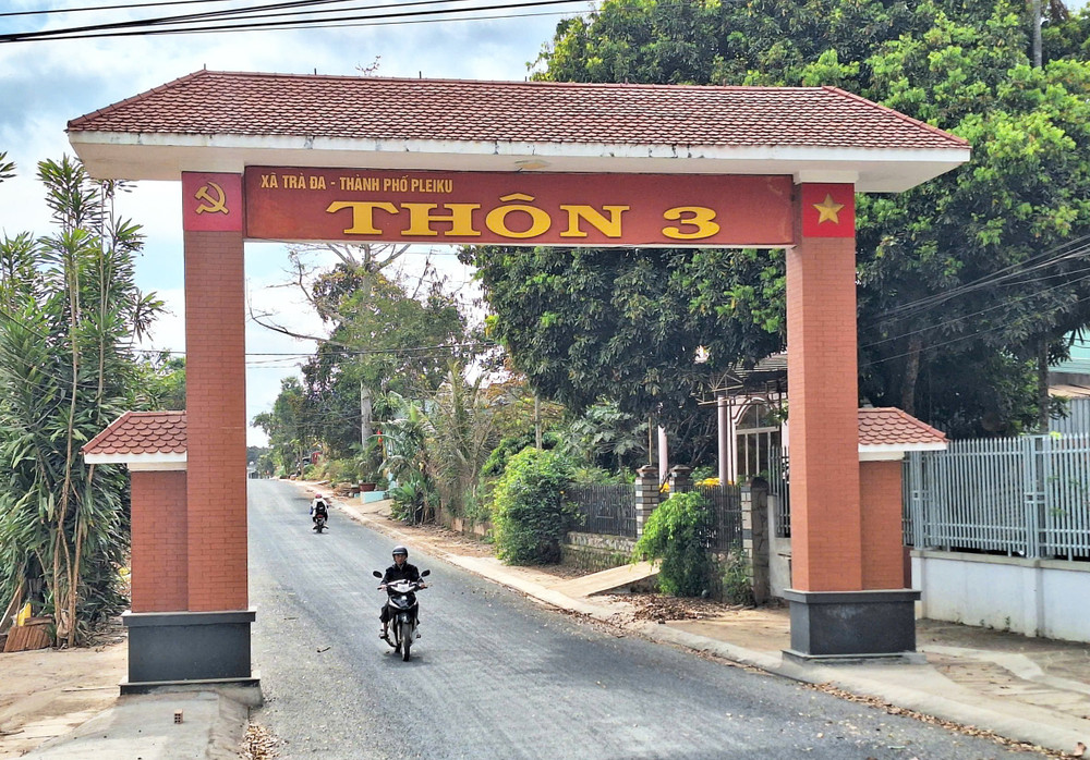 Đường Nguyễn Xí được đầu tư khang trang theo hình thức Nhà nước và Nhân dân cùng làm. Ảnh: Q.T duong-nguyen-xi-duoc-dau-tu-khang-trang-theo-hinh-thuc-nha-nuoc-va-nhan-dan-cung-lam.jpg