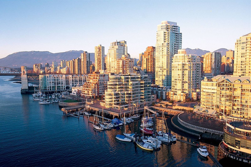 Ở Canada có cấp liên bang, tỉnh và các thành phố. Ở Canada có cấp liên bang, tỉnh và các thành phố.
