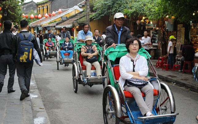 Khách Trung Quốc đến Việt Nam đông nhất trong tháng 2 với 956.000 lượt. Ảnh: Hồng Phúc. Khách Trung Quốc đến Việt Nam đông nhất trong tháng 2 với 956.000 lượt. Ảnh: Hồng Phúc.