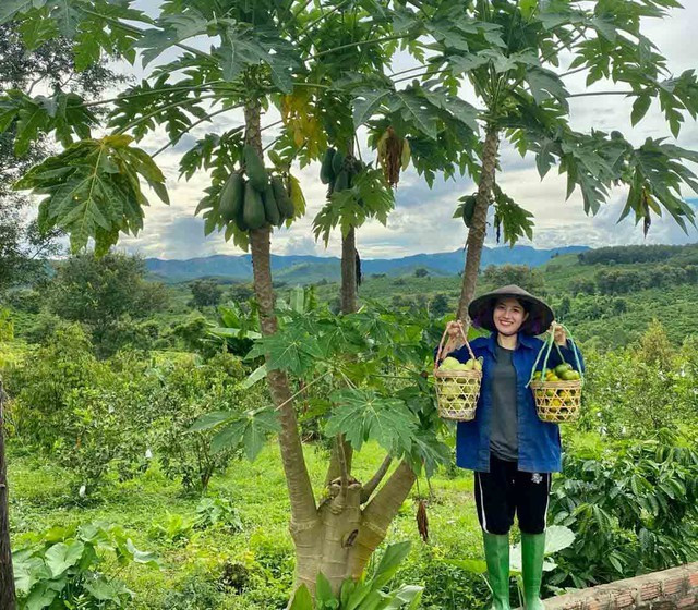 Chị Võ Thị Nhung Nhi về quê xây dựng mô hình nông nghiệp sạch Chị Võ Thị Nhung Nhi về quê xây dựng mô hình nông nghiệp sạch