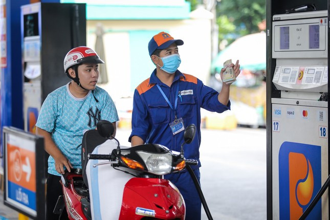 Từ ngày 2-5, áp dụng quy định mới về điều hành giá xăng dầu, bỏ tổ liên ngành và cơ chế quỹ bình ổn giá. Ảnh: Internet 123-6913.jpg