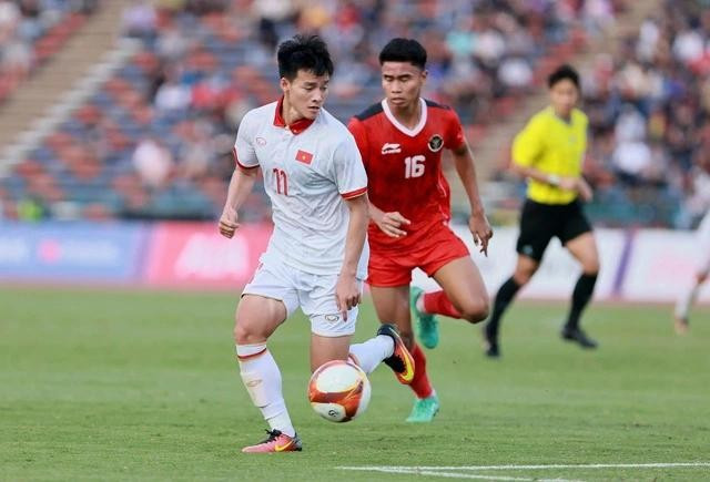 Nguyễn Thanh Nhàn (trái) là cầu thủ được kỳ vọng trên hàng công U.22 VN Nguyễn Thanh Nhàn (trái) là cầu thủ được kỳ vọng trên hàng công U.22 VN