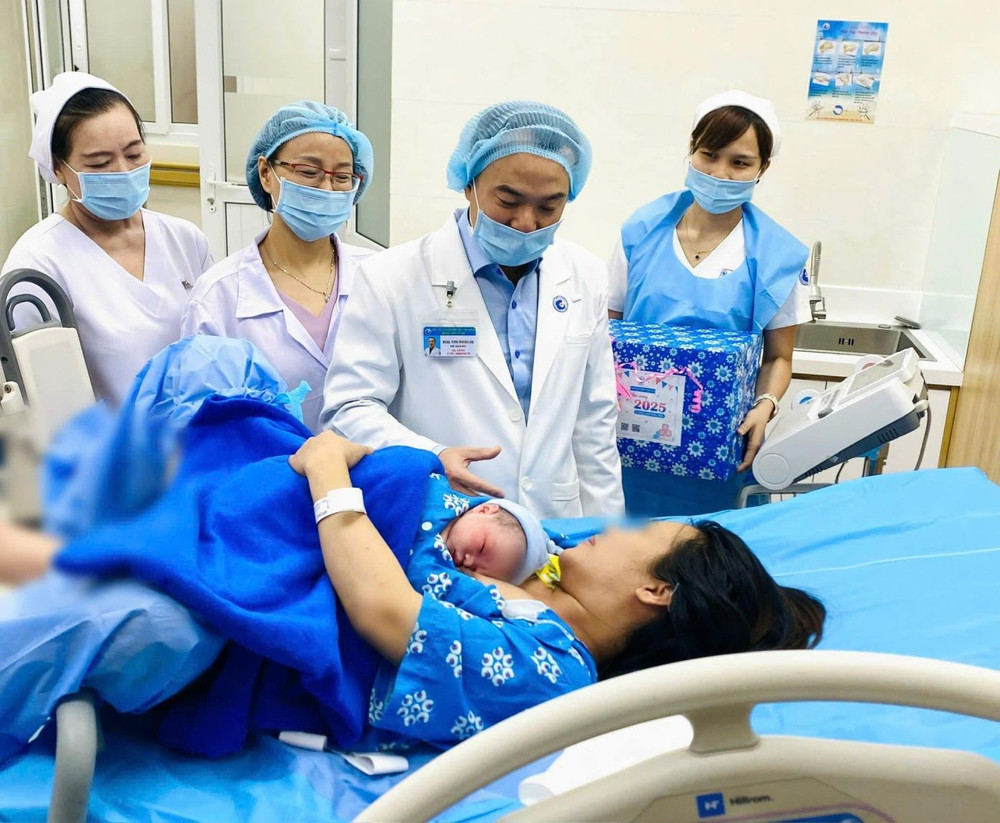 Bộ Y tế đề xuất tăng thời gian nghỉ thai sản cho lao động nữ sinh con thứ 2 từ 6 lên 7 tháng. Ảnh: Minh Thảo/Nguồn thesaigontimes.vn bo-y-te-de-xuat-tang-thoi-gian-nghi-thai-san-cho-lao-dong-nu-sinh-con-thu-2-tu-6-len-7-thang-anh-minh-thao-nguon-thesaigontimesvn.jpg