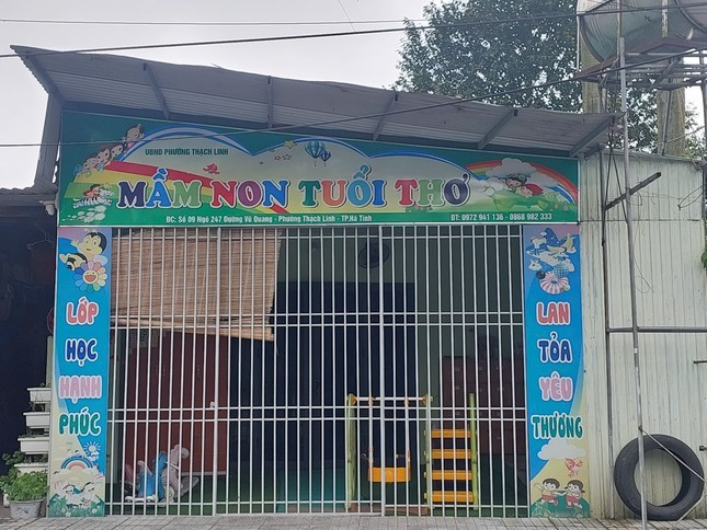 Cơ sở trông trẻ tư thục đã bị đình chỉ, tạm đóng cửa. Cơ sở trông trẻ tư thục đã bị đình chỉ, tạm đóng cửa.