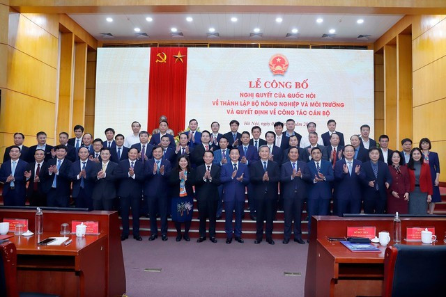 Lãnh đạo Bộ Nông nghiệp và Môi trường cùng người đứng đầu các Cục, Vụ trực thuộc Bộ. Ảnh: Khương Trung Lãnh đạo Bộ Nông nghiệp và Môi trường cùng người đứng đầu các Cục, Vụ trực thuộc Bộ. Ảnh: Khương Trung