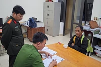 Đối tượng truy nã trốn sang Thái Lan ra đầu thú