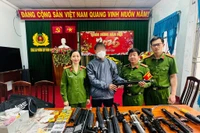 Gia Lai: Thanh niên tự nguyện giao nộp 5 khẩu súng hơi