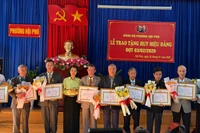 Phường Hội Phú trao huy hiệu Đảng cho 22 đảng viên đợt 3-2