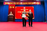 Đảng ủy phường Diên Hồng trao Huy hiệu Đảng cho 42 đảng viên đợt 3-2