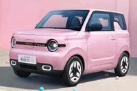 Ô tô điện mini có giá ngang xe tay ga, chạy 200 km mỗi lần sạc