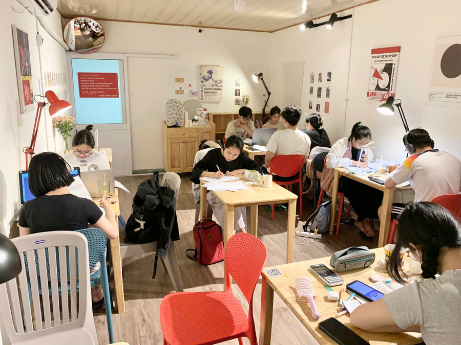 Cà phê Xán Lạn-một địa điểm ngồi học mùa thi của các bạn trẻ. Ảnh: T.H ca-phe-xan-lan-mot-dia-diem-ngoi-hoc-mua-thi-cua-cac-ban-tre.jpg