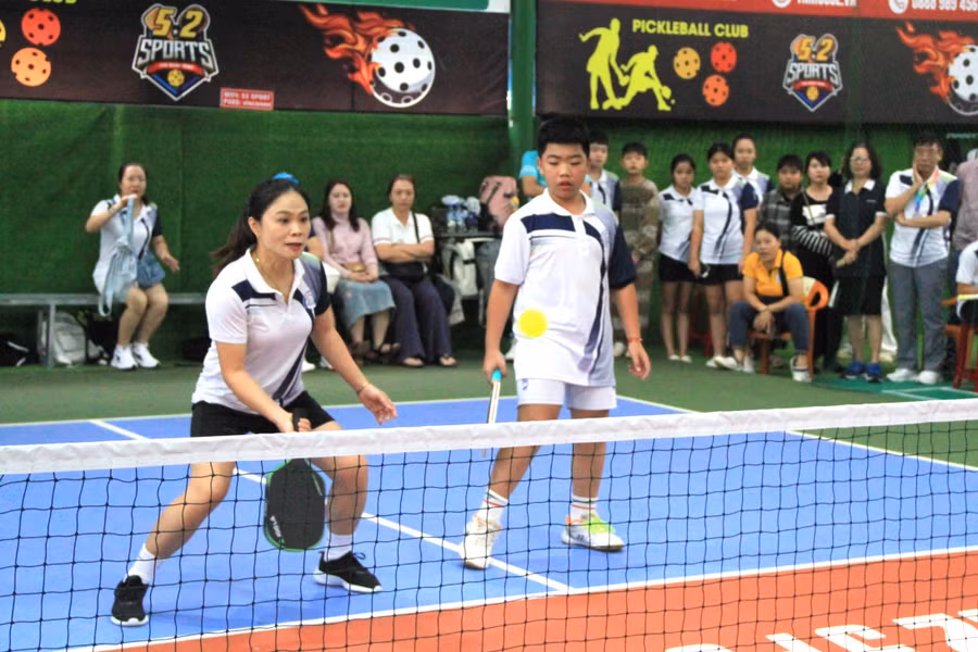 cac-vdv-thi-dau-tai-cum-san-pickleball-52-sport.jpg
