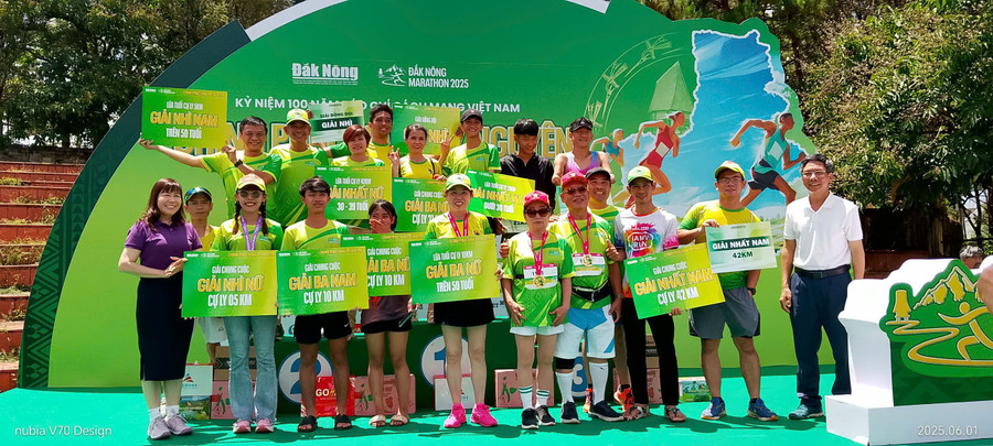Các thành viên CLB Gia Lai Marathon hoàn thành các cự ly tại Giải Đăk Nông Marathon 2025 – Chinh phục Nam Tây Nguyên. Ảnh: T.K 3-glm-giai-thuong-final.jpg