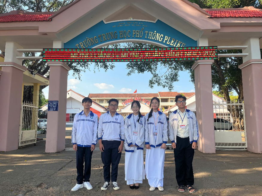 5-thanh-vien-nhom-besop-cua-truong-thpt-pleiku.png