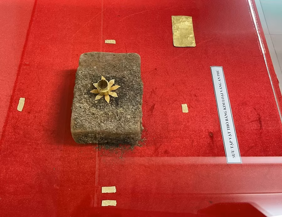 suu-tap-vat-tho-bang-vang-tim-thay-tai-di-tich-cham-an-phu-dang-duoc-de-xuat-cong-nhan-bao-vat-quoc-gia-anh-minh-chau.jpg