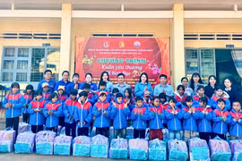 Đoàn phường Thống Nhất và Trường Mầm non Trà My tổ chức chương trình Xuân yêu thương - Tết Bính Ngọ 2026 cho học sinh Trường Tiểu học Kon Chiêng số 1, tỉnh Gia Lai vào ngày 18-1.