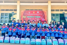 Đoàn phường Thống Nhất và Trường Mầm non Trà My tổ chức chương trình Xuân yêu thương - Tết Bính Ngọ 2026 cho học sinh Trường Tiểu học Kon Chiêng số 1, tỉnh Gia Lai vào ngày 18-1.