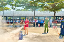 Gần 2.000 học sinh Trường Liên cấp Mầm non - Phổ thông Sao Việt thực tập phương án chữa cháy, cứu nạn cứu hộ