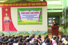 Trường Tiểu học số 2 Đak Đoa tổ chức sinh hoạt chủ điểm kỷ niệm 96 năm ngày thành lập Đảng.