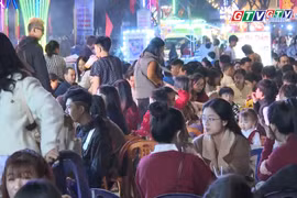 Phố đêm Chợ Nhỏ: Điểm đến mới giữa lòng phố núi