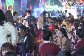 Phố đêm Chợ Nhỏ: Điểm đến mới giữa lòng phố núi