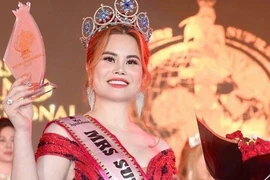 Tiến sĩ côn trùng đăng quang Hoa hậu Quý bà Siêu quốc gia 2025