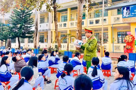 Gần 1.700 học sinh tham gia ngoại khóa “Em là hiệp sĩ giao thông”