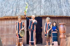 Phục dựng Lễ cúng mừng nhà Rông mới của người Jrai tại làng Ơp