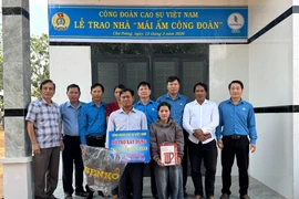 Công ty Cao su Chư Prông hỗ trợ xây nhà “Mái ấm Công đoàn” cho công nhân khó khăn