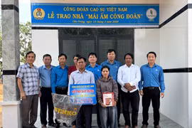 Công ty Cao su Chư Prông hỗ trợ xây nhà “Mái ấm Công đoàn” cho công nhân khó khăn