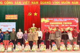 Các phường trung tâm phía Tây Gia Lai tổ chức chương trình chăm lo Tết Bính Ngọ 2026 cho người khó khăn.