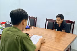 Đối tượng Thái Ngọc Quý bị Công an phường Quy Nhơn, tỉnh Gia Lai bắt giữ sau hành vi chiếm đoạt tài sản từ điện thoại bỏ quên trên taxi.