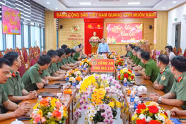 Chủ tịch UBND tỉnh Phạm Anh Tuấn thăm, chúc Tết các đơn vị lực lượng vũ trang