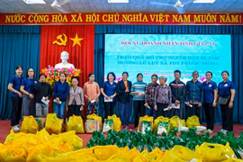 Hội nữ doanh nhân tỉnh Gia Lai trao gần 2 tỷ đồng cho đồng bào bị thiệt hại do thiên tai