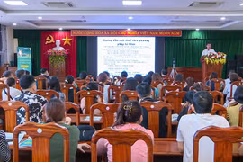 Tập huấn cho hơn 560 hộ kinh doanh chuyển từ nộp thuế khoán sang hình thức kê khai. 