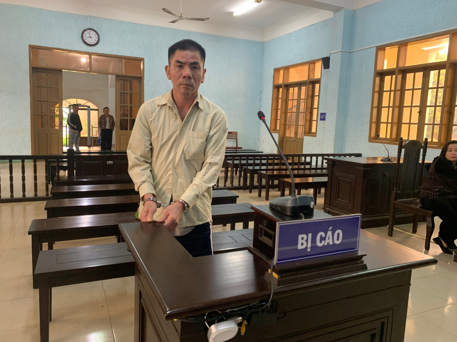 Bị cáo Đinh Văn Mẫn tại phiên tòa. Ảnh: R'Ô HOK