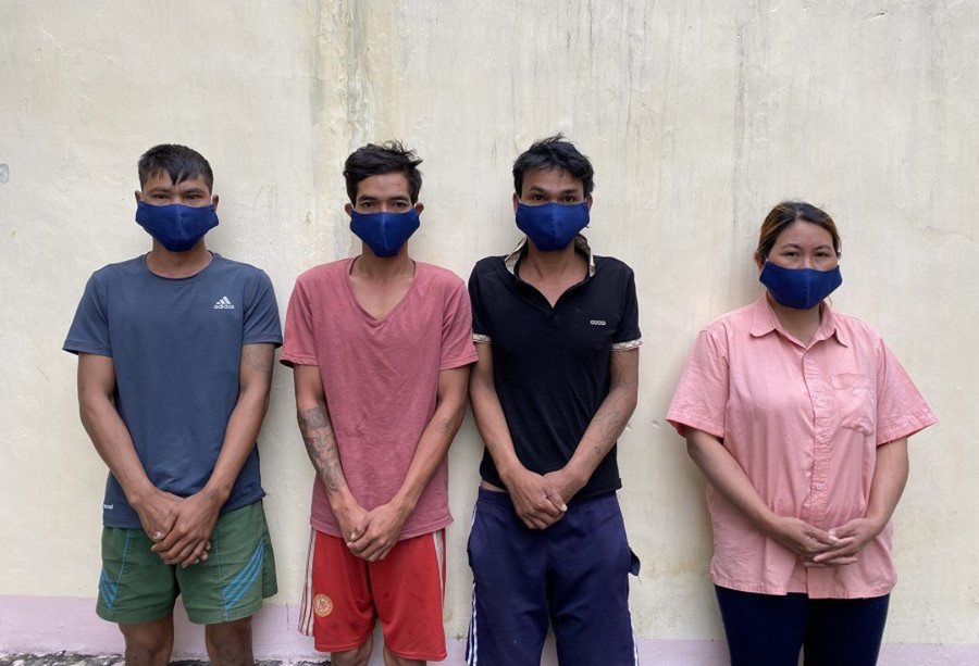 Các đối tượng Nay Tlôh, Nay Luyết, Ksor TLanh và Lưu Thúy Hằng (từ trái qua phải). Ảnh Công an thị xã Ayun Pa