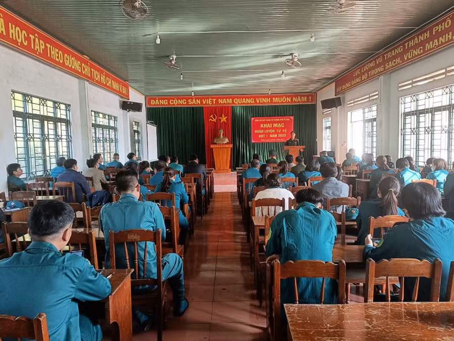 Quang cảnh buổi lễ khai mạc huấn luyện tự vệ đợt 1 năm 2023. Ảnh: R'Ô HOK