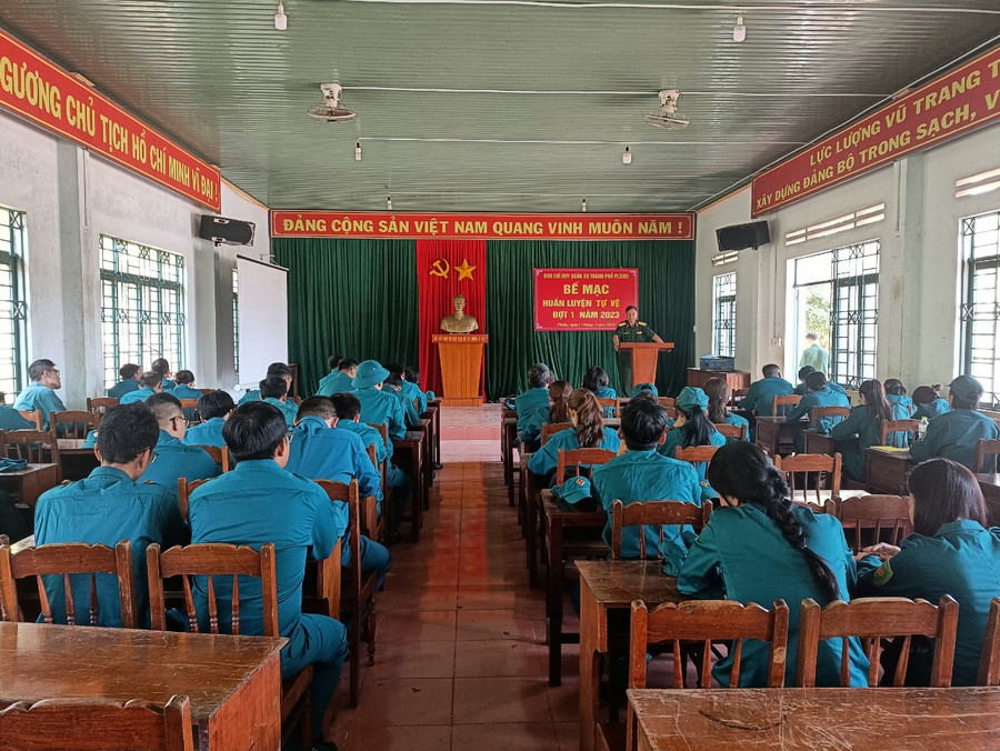 Quang cảnh bế mạc huấn luyện tự vệ đợt 1 năm 2023. Ảnh: R'Ô HOK Quang cảnh bế mạc huấn luyện tự vệ đợt 1 năm 2023. Ảnh: R'Ô HOK