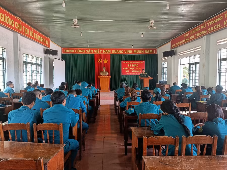 Quang cảnh bế mạc huấn luyện tự vệ đợt 1 năm 2023. Ảnh: R'Ô HOK