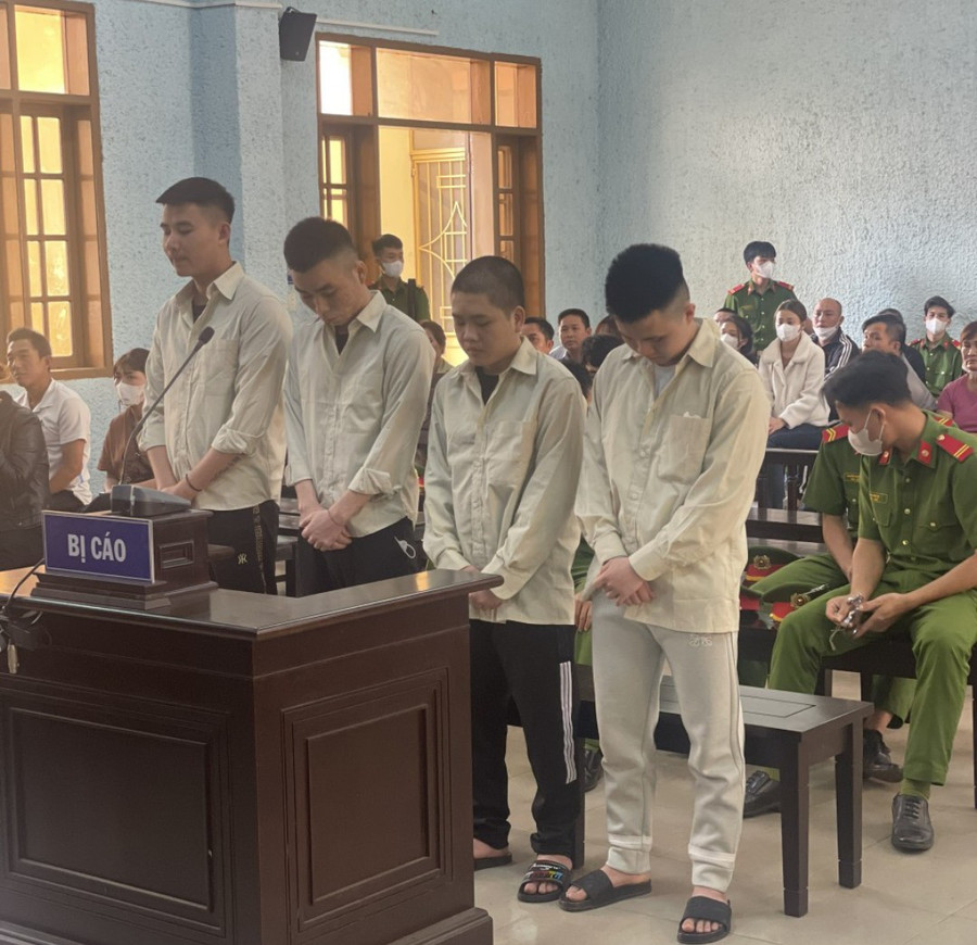 Các bị cáo tại phiên tòa. Ảnh: Trung Dũng Các bị cáo tại phiên tòa. Ảnh: Trung Dũng